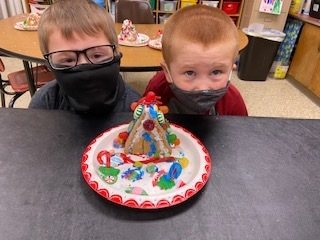 Kindergartner’s from Mrs. Demaray’s class practiced team work, “lots” (and lots) of patience and effort to create their gingerbread houses today!  They are pretty proud of their masterpieces!❤️💚