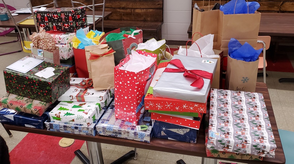 The High School and Middle School staff sponsored a family with five children this year. Wow! What a great way to show Chickasaw spirit right here