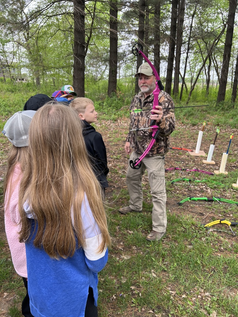 4th graders visited Twin Ponds where they were able to practice their archery skills, learn about GPS & bees, & did activities with trees & leaves. Big thank you to the Twin Ponds Nature Center, the Chickasaw County 4-H Extension Office, & Jeff Ira for your knowledge & help! 