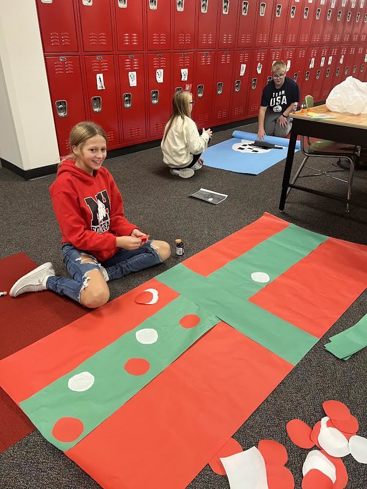 5th and 6th grade Chickasaw Leadership team members came early this morning to add a little festive cheer to their common space. 