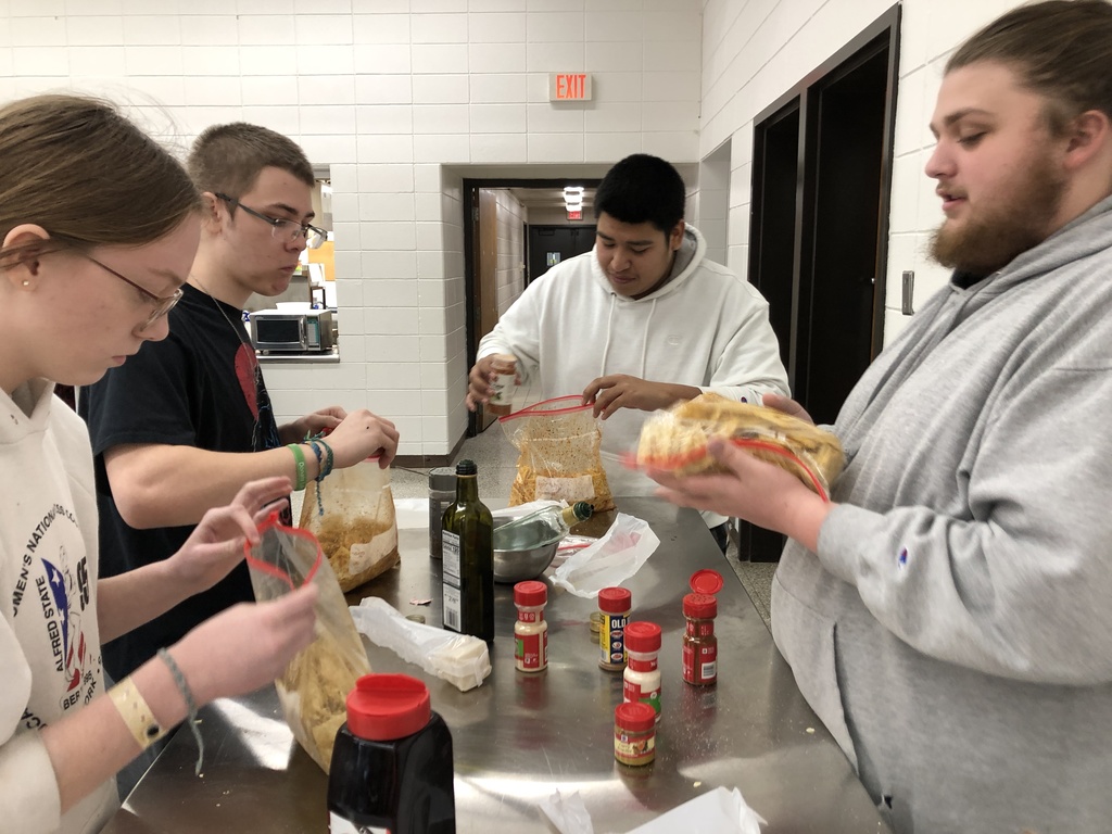 Foods II Classes have been busy learning about making healthy snacks in their Planning for Meals curriculum. Some of their snacks were: yogurt parfait with fruit & granola, meat, cheese & crackers, spicy saltines, fruit kabobs, chicken quesadillas, tortilla roll ups, and more. 