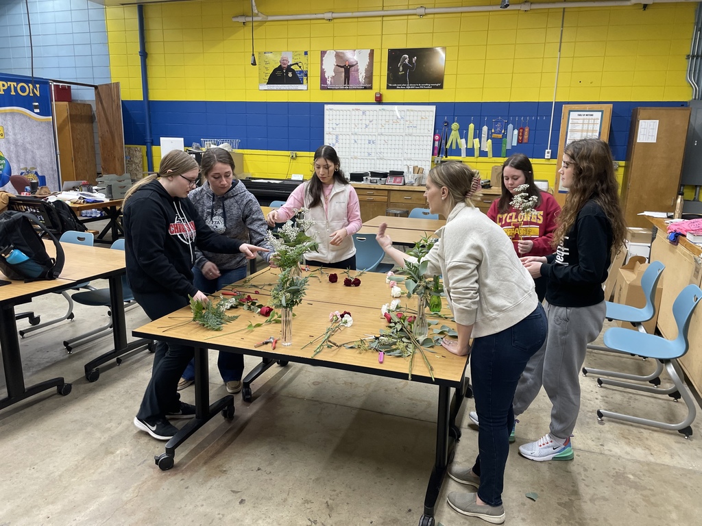 Ms. Bauler has the Horticulture Class designing different floral arrangements in class. Kayla Smith from the Pocket Full of Posies came to class and assisted with the first arangement of bud vases.